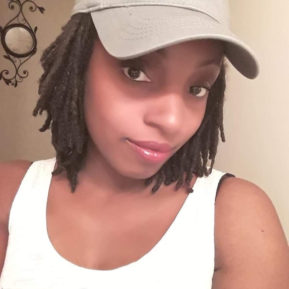 Meet your Posher, Brittany - Picture 5 of 7